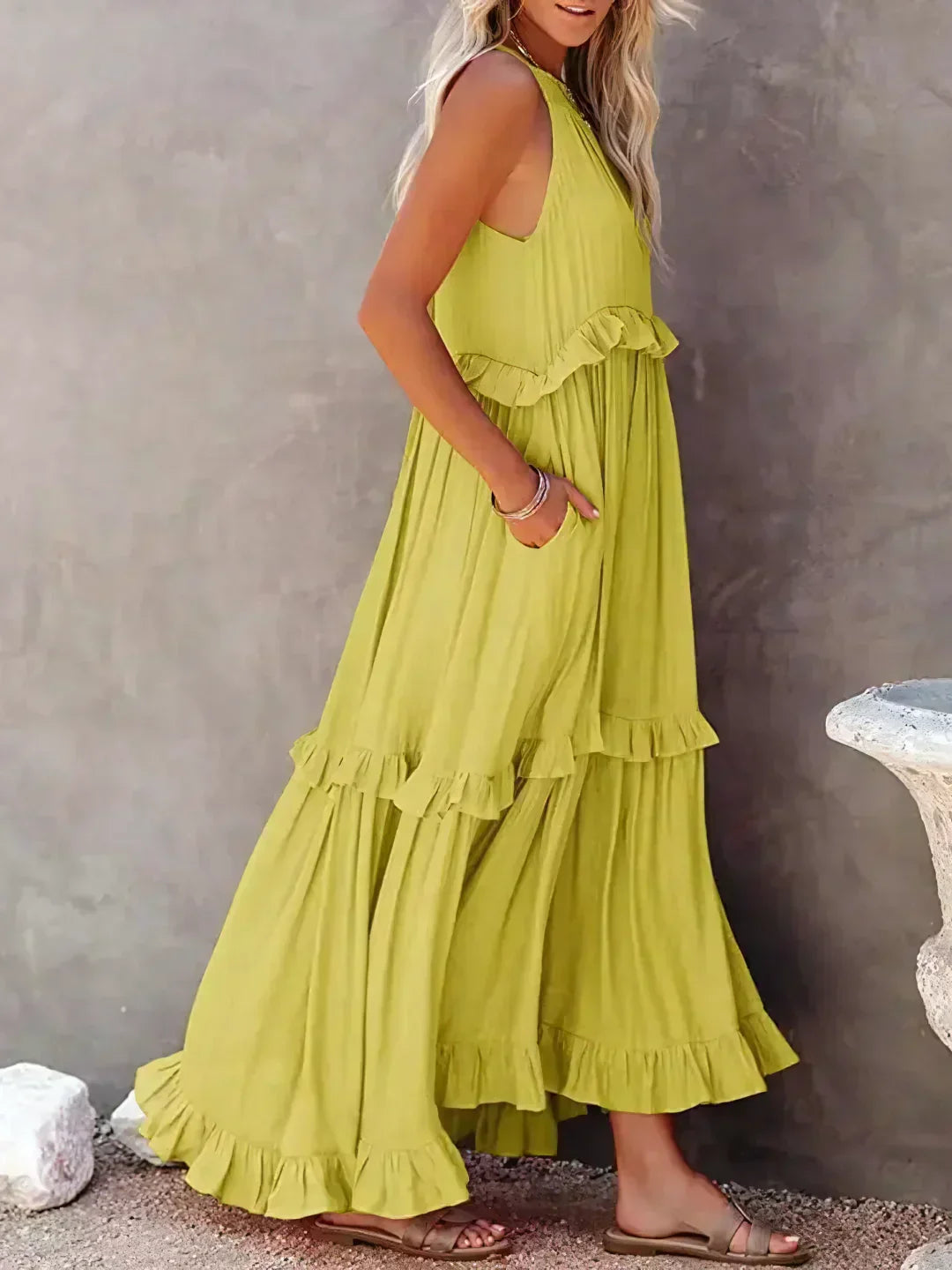 Emilia - Halterneck Ruffle Maxi Kjole