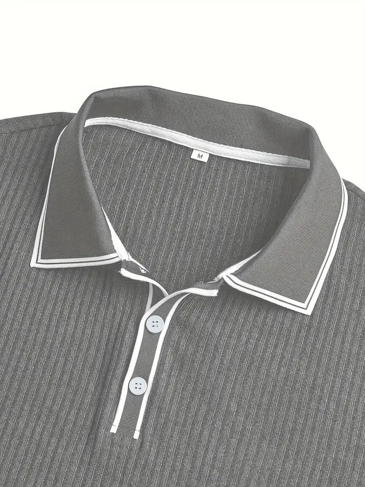 Frederik | Herren Stilfuld Ribbet Poloshirt med Kontrastdetaljer | Til Sommer & Elegance