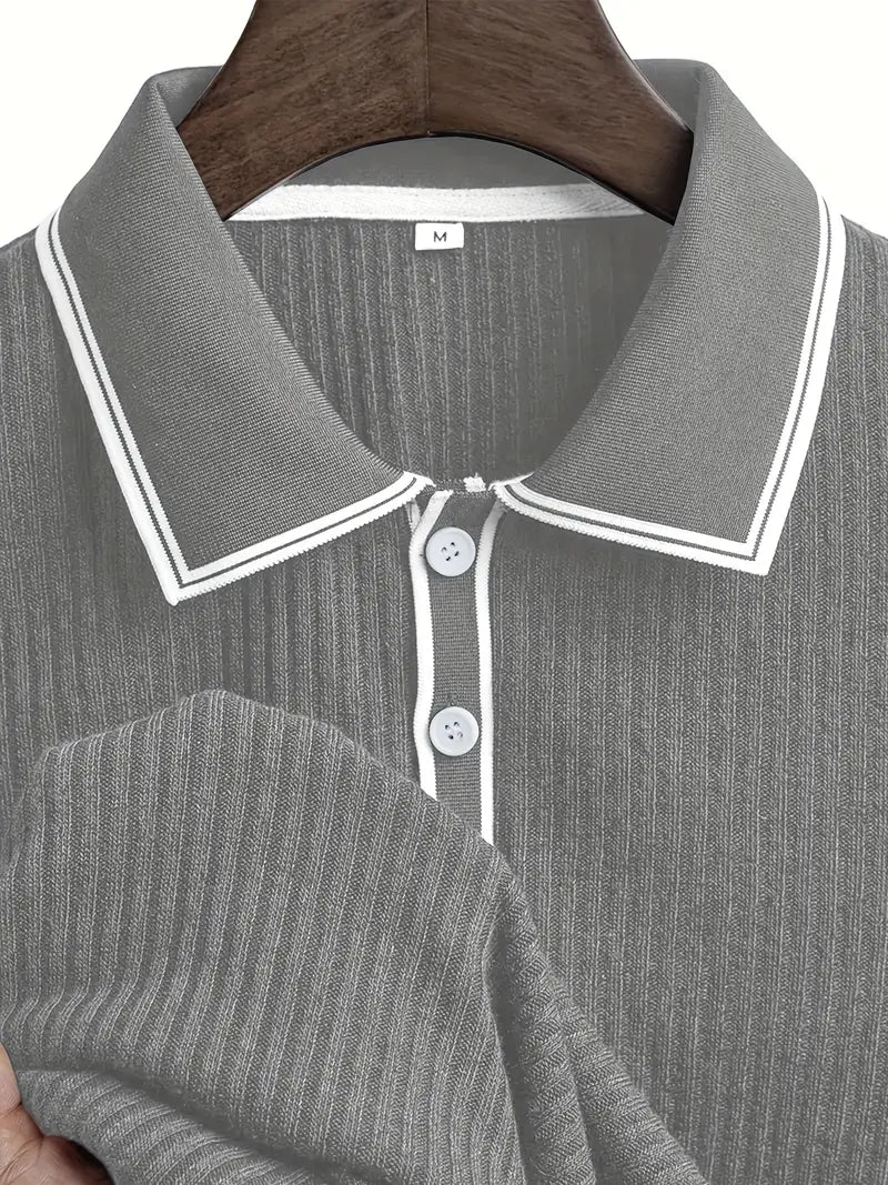 Frederik | Herren Stilfuld Ribbet Poloshirt med Kontrastdetaljer | Til Sommer & Elegance