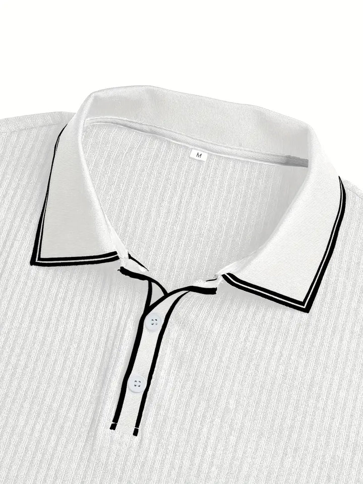 Frederik | Herren Stilfuld Ribbet Poloshirt med Kontrastdetaljer | Til Sommer & Elegance