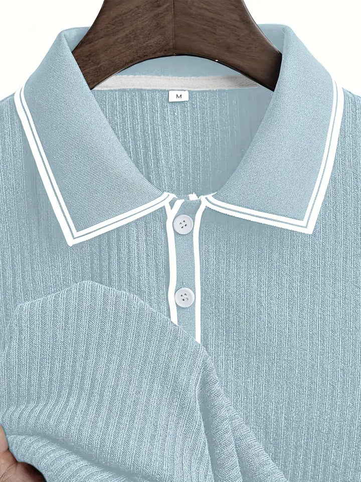 Frederik | Herren Stilfuld Ribbet Poloshirt med Kontrastdetaljer | Til Sommer & Elegance