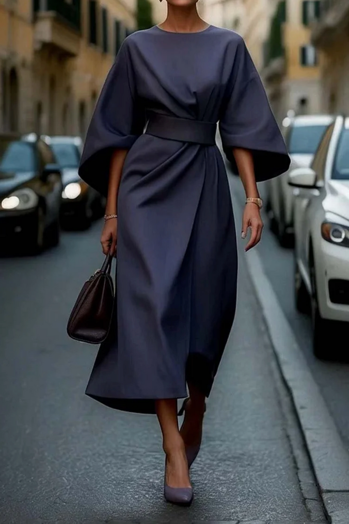Madeline | Dame Flatterende Designer Kjole | Moderne Tidløs