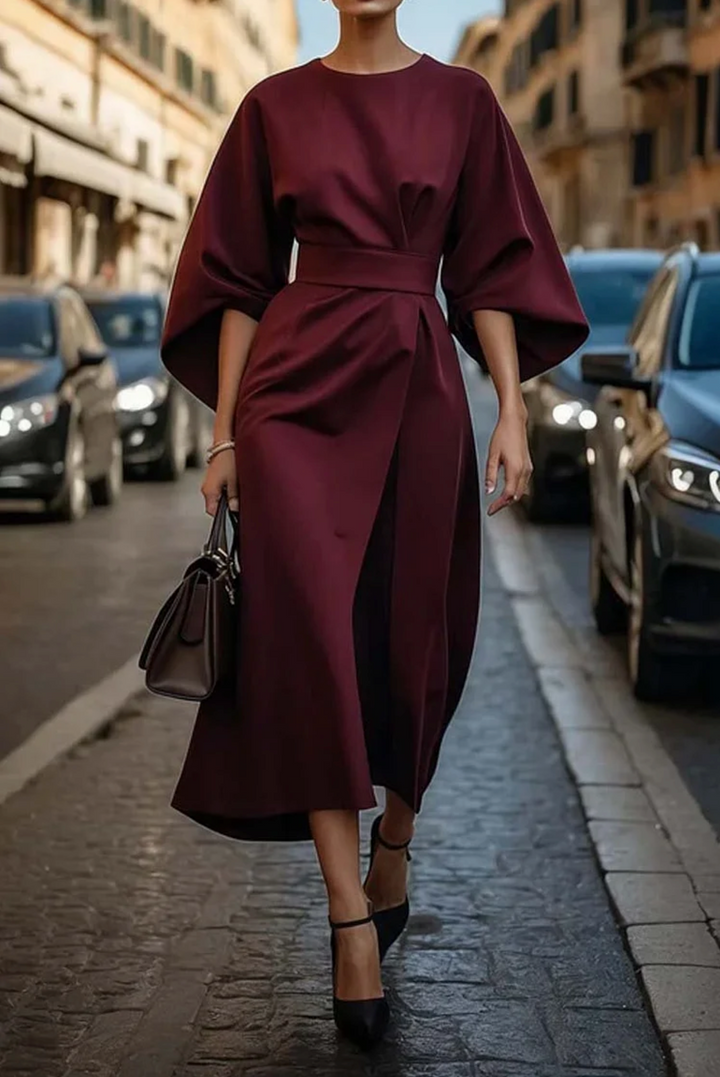 Madeline | Dame Flatterende Designer Kjole | Moderne Tidløs