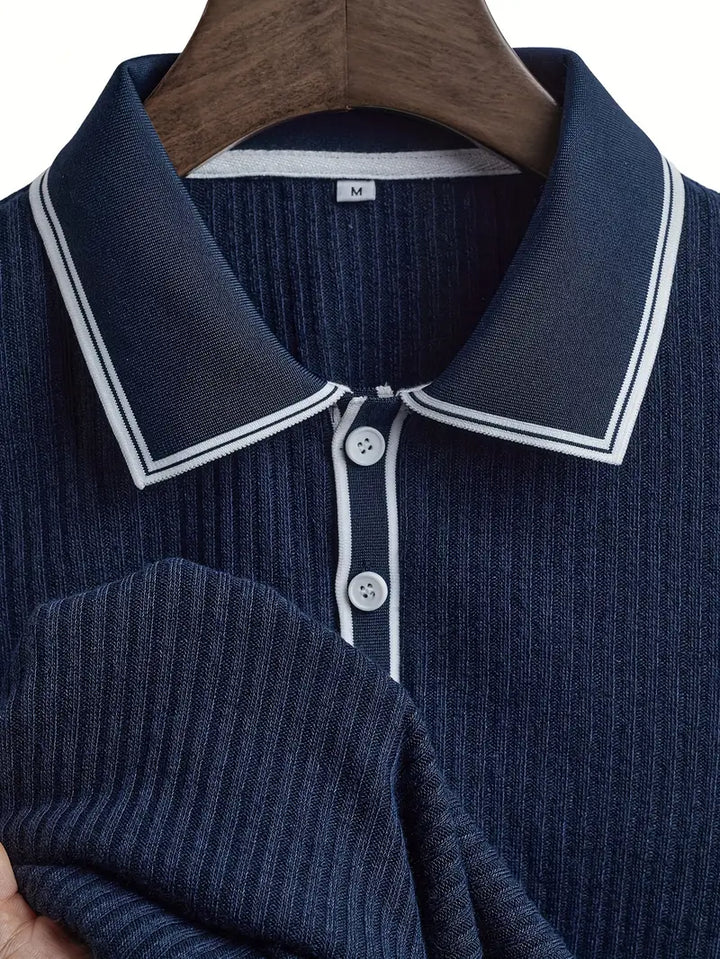 Frederik | Herren Stilfuld Ribbet Poloshirt med Kontrastdetaljer | Til Sommer & Elegance